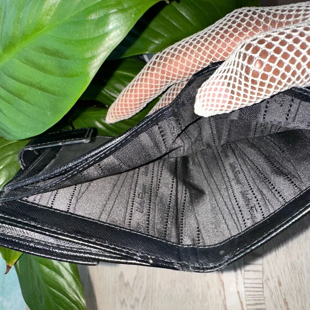 Salvatore Ferragamo wallet in black - Picture 7 of 9